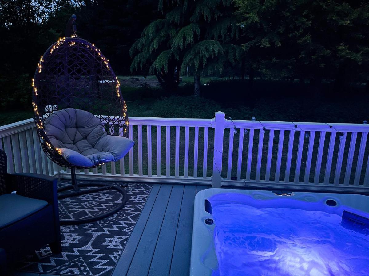 Lucas Lodge With Hot Tub Barmby on the Moor エクステリア 写真